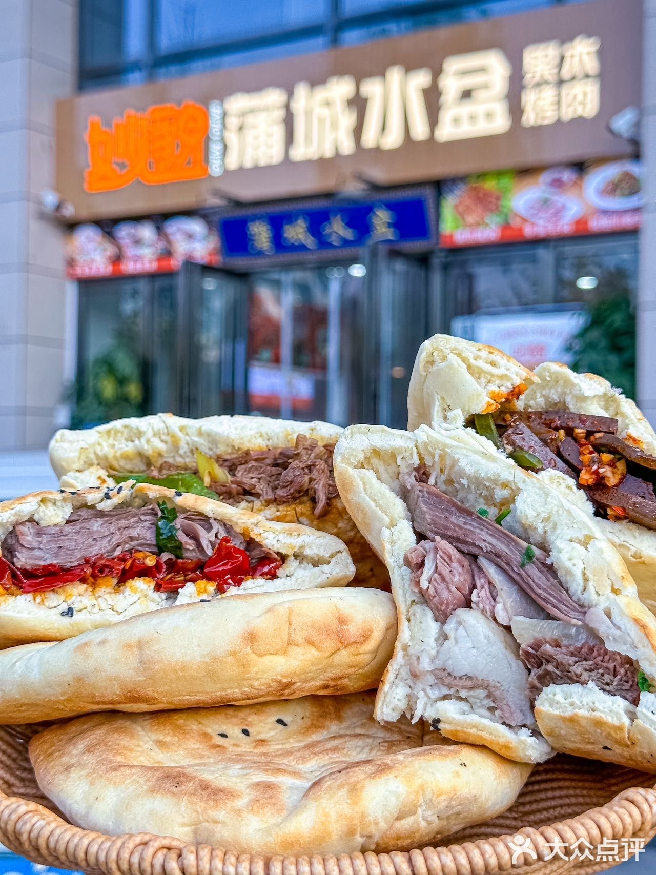 西安城墙下🈶️点东西，