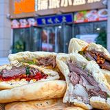 西安城墙下🈶️点东西，