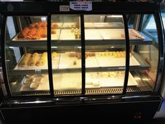 面包甜点陈列柜-瑞伯克牛排自助餐厅天一广场店