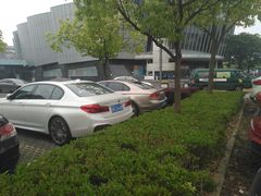 -上海大学生体育中心-游泳馆停车场