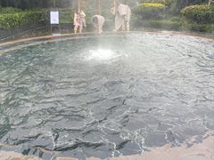 -腾冲洞山温泉村
