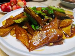 地三鲜-东北哈尔滨酱骨头馆房掌柜铁锅炖