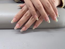-小黑瓶美甲美睫