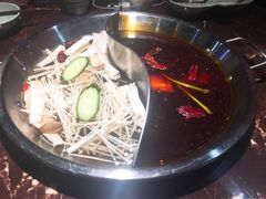 菌香鸳鸯锅-晓宇重庆火锅(赛格国际购物中心店)