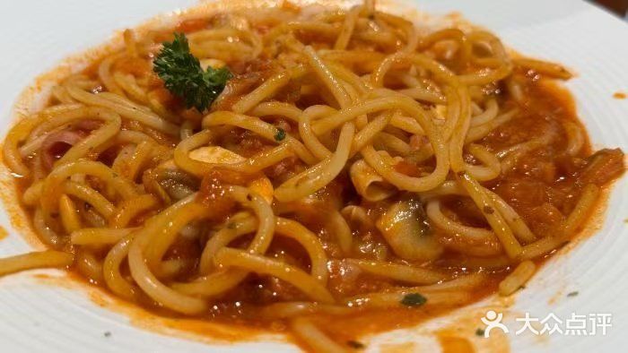 来自浓郁肉酱意面的诱惑