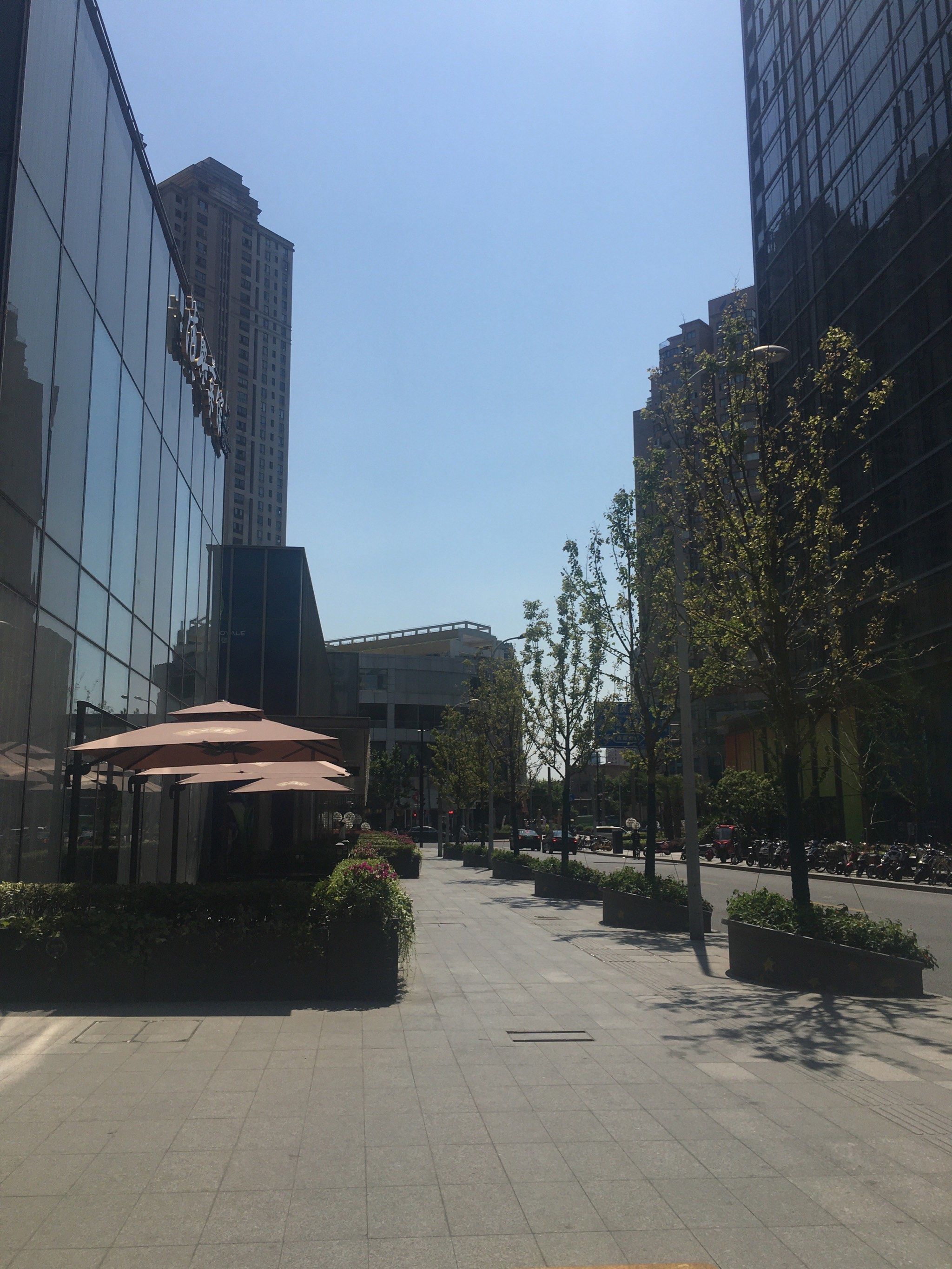 老西门站边新开门的复兴荟