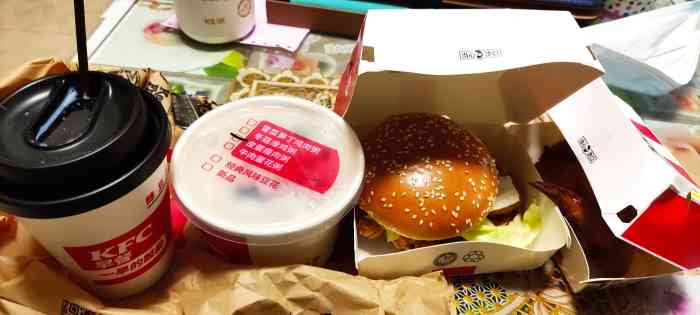 肯德基(金隆路店)-"真的很喜欢肯德基早餐的打包袋上的文案每.