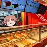 世纪东方广场阿拉菜场通往负一楼的一家店，由于当天工作日