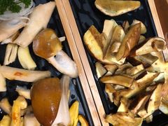 -一朵菌·野生菌探索家火锅(南亚店)