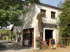 -田园东方蜜桃村的田野营地