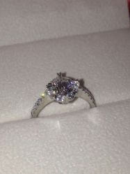 -威德钻石-克拉钻大本营(南京东路店)