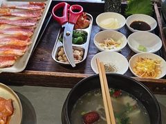 -围炉肉舍•炭烤活鳗•丹东海鲜烤肉(步行街店)