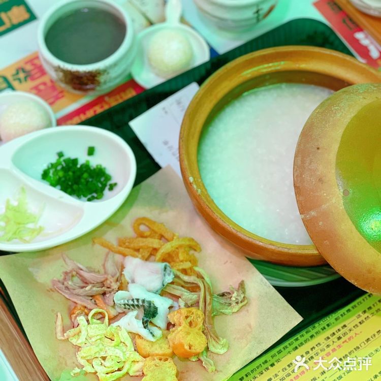 ·煲仔饭菜比饭多,吃起来才过瘾!