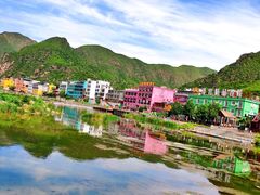 -百里峡七彩艺术小镇