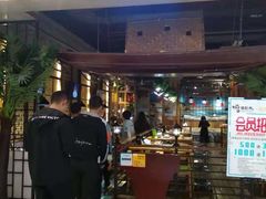 门面-洪氏嗨捞·广东猪肚鸡·椰子鸡火锅(西咸万象城店)
