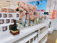 -名创优品(北京新中关购物中心地铁层店)