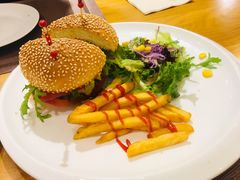 卢卡牛肉大汉堡-LUCCA卢卡西班牙海鲜饭(远洋广场店)