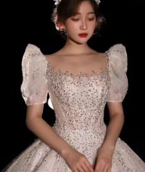 -Lady  Jane高端婚纱礼服馆