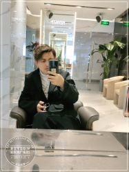 -罗亚帝造型·烫发染发