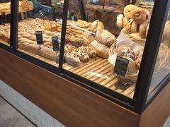 面包甜点陈列柜-Dough&Joe团憩(瑞虹天地月亮湾店)