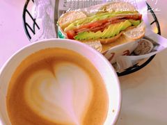 培根牛油果贝果明治-BIG BAGEL(永康路店)