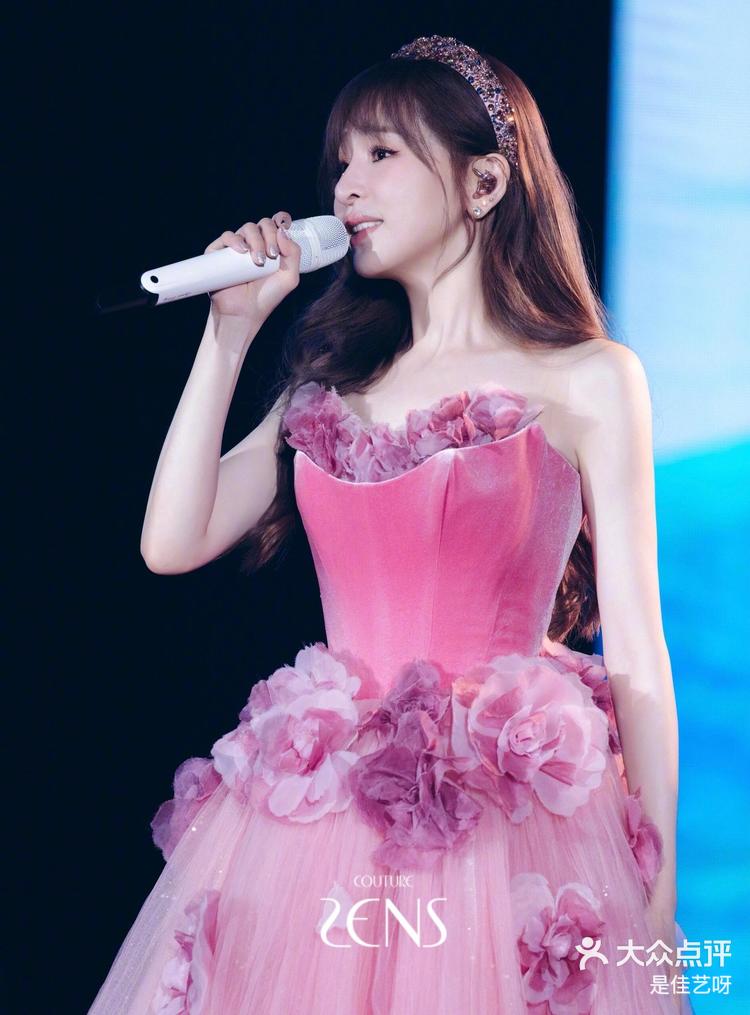 甜心教主王心凌同款粉色礼服蓬蓬公主裙