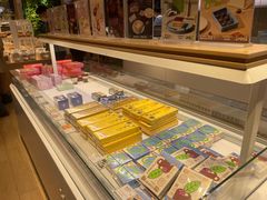 面包甜点陈列柜-好利来(清华南门店)
