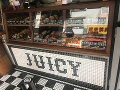 面包甜点陈列柜-Juicy Bakery(大学路店)