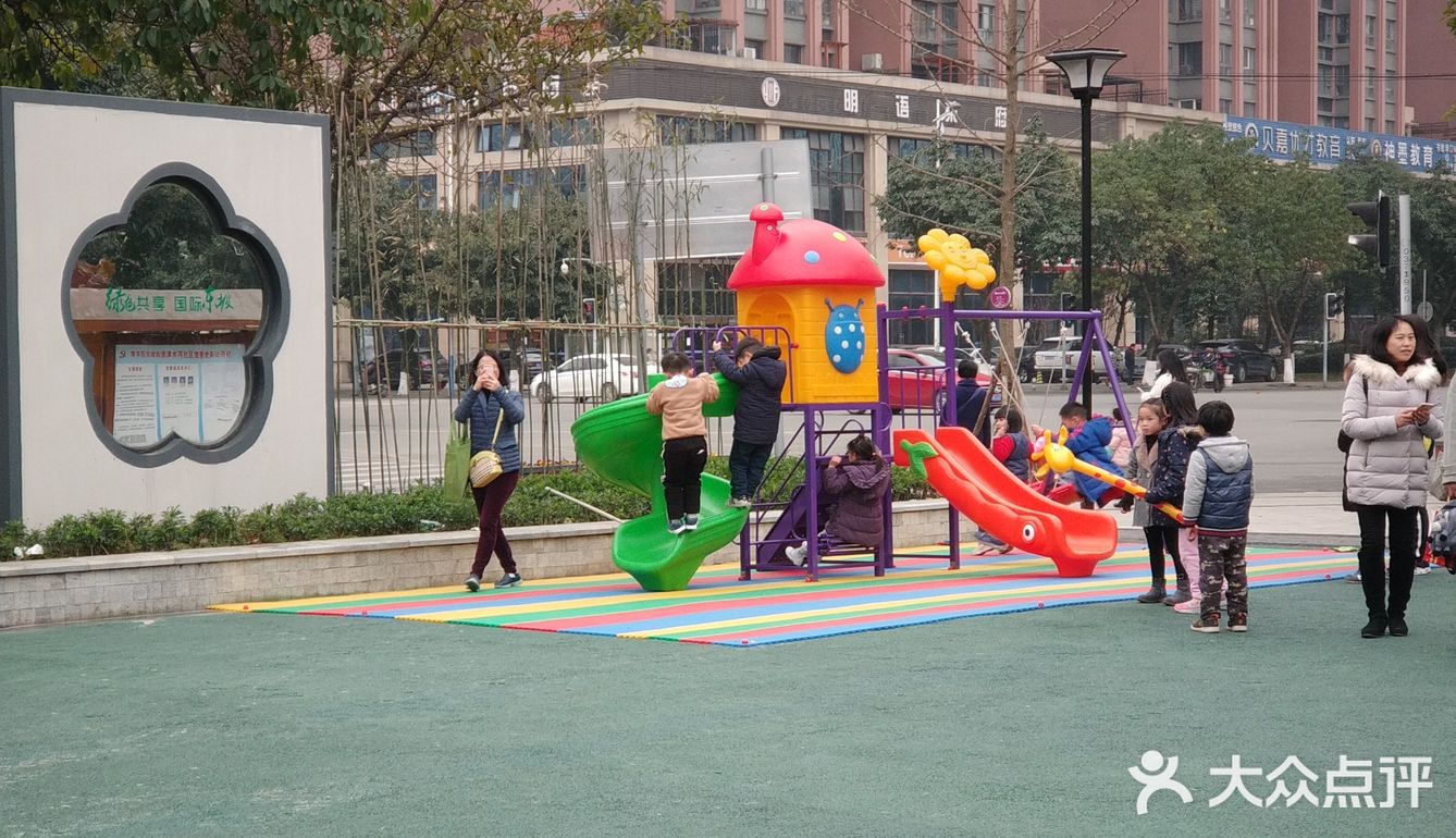 是一个很不错的社区小游园