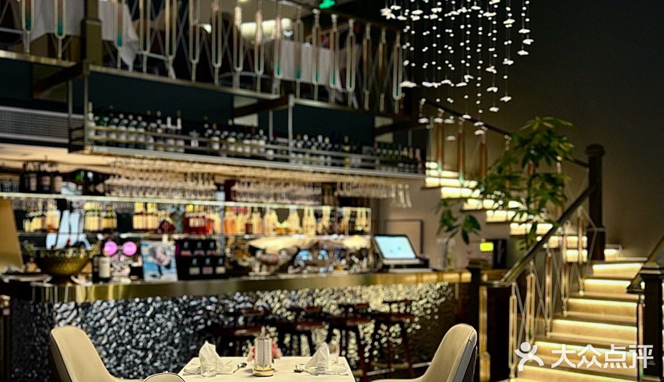  🍽️ 百年建筑里的浪漫，充满仪式感的美味👭