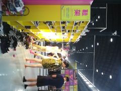 -嘿哟动霸CHUA·新潮玩运动娱乐中心·蹦床滑冰团建乐园