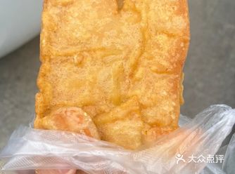 路边买的，我真的好爱炸红薯啊， 目前就吃过这一家