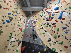 -ROCKPLUS攀岩馆(环宇城店)