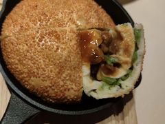 鲜鲍鱼栗子鸡肉素菜芝麻煎包中包-丽思卡尔顿酒店-天泰轩中餐厅(大沽北路店)
