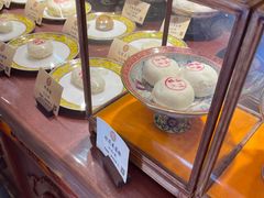 面包甜点陈列柜-富华斋饽饽铺·宫廷糕点·伴手礼(护国新天地店)
