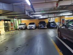 -汉商武展购物中心-停车场