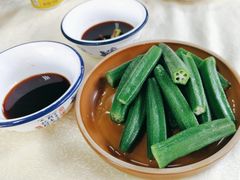 -猪三哥肥肠鸡川菜小炒