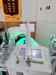 -靓芙泉专研痘痘肌