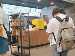 -麦当劳(上海虹桥站30B检票口楼上)