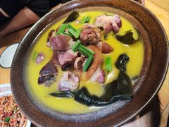 -帅巴人舅母子腊蹄民俗村