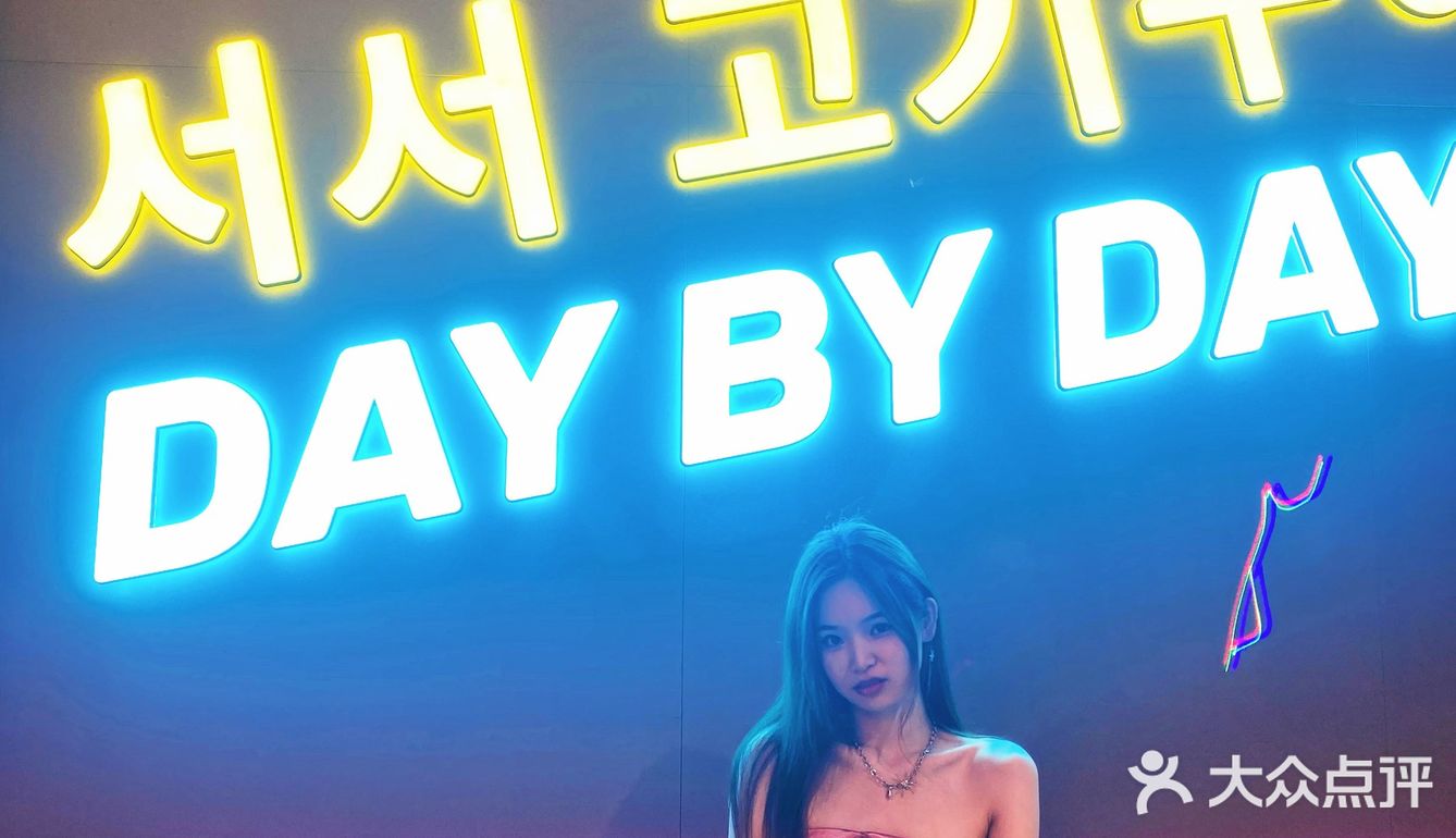 杭州首家站着吃的氛围烤肉店