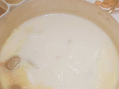 -洪氏嗨捞·广东猪肚鸡·椰子鸡火锅(西咸万象城店)