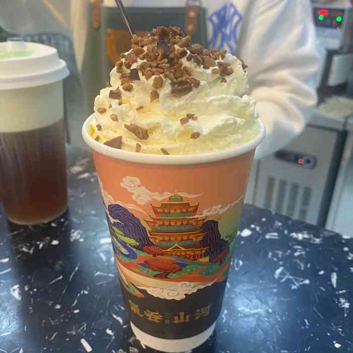 山海鲸·精致国潮风尚鲜奶茶馆-"图三是之前去长沙玩去喝的茶颜悦色