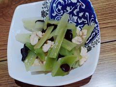 鲜核桃拌西芹-老東粥皇·茶餐厅(云路中心店)