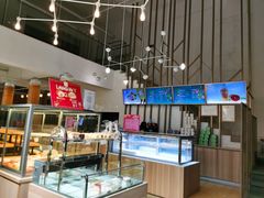 面包甜点陈列柜-顶东面包花园·生日蛋糕(世博店)