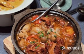 Beef Tail Stewed with Red Wine, Strawberries, and Tomatoes
