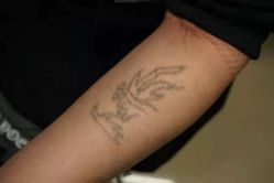 点击看大图 -冰岛刺青·手工耳饰品售卖·专业纹身