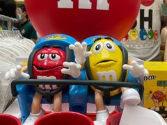 -m豆巧克力世界(上海世茂广场店)