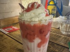 草莓拿铁-Cafe Alice咖啡爱丽丝(奥城店)