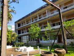 -吐斯廉屠杀博物馆